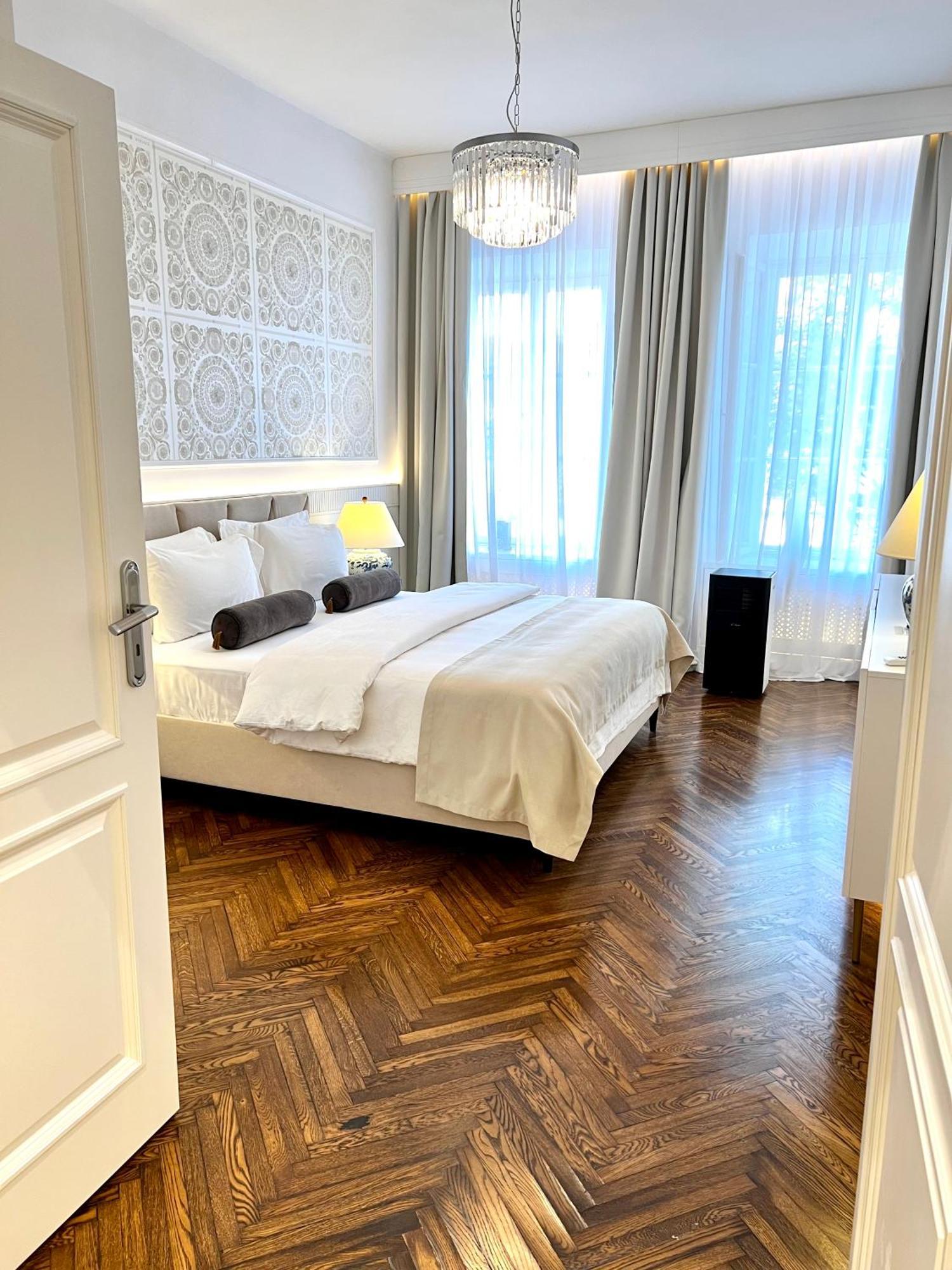 Mondrian Luxury Suites & Apartments Old Town ワルシャワ エクステリア 写真